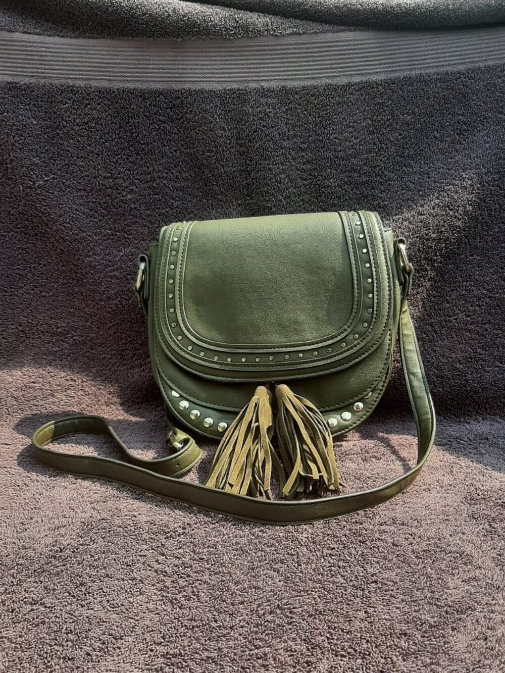 Imoshion Crossbody Bag Green with Tassels 8" x 8.5" x 2"